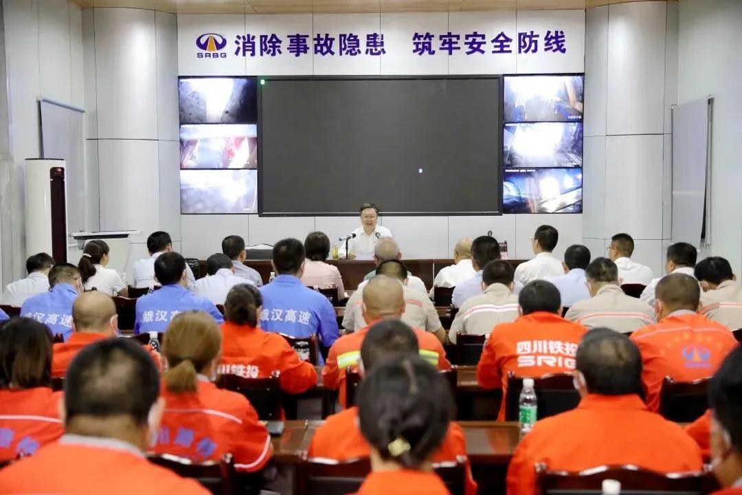 省人大常委會(huì)黨組成員、副主任彭琳調(diào)研督導(dǎo)峨漢高速公路建設(shè)情況并在基層講黨課