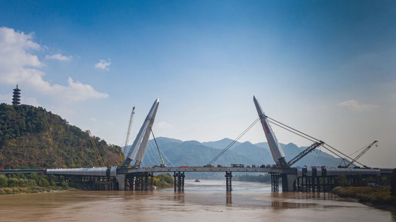 媒體關(guān)注 | 通車在即！浙江臨海伏龍大橋“亮翅”