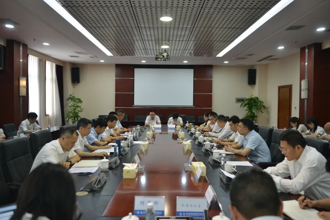 四川路橋黨委召開2024年四川路橋黨委第三次理論學習中心組（擴大）學習會議暨黨紀學習教育第二次專題學習會