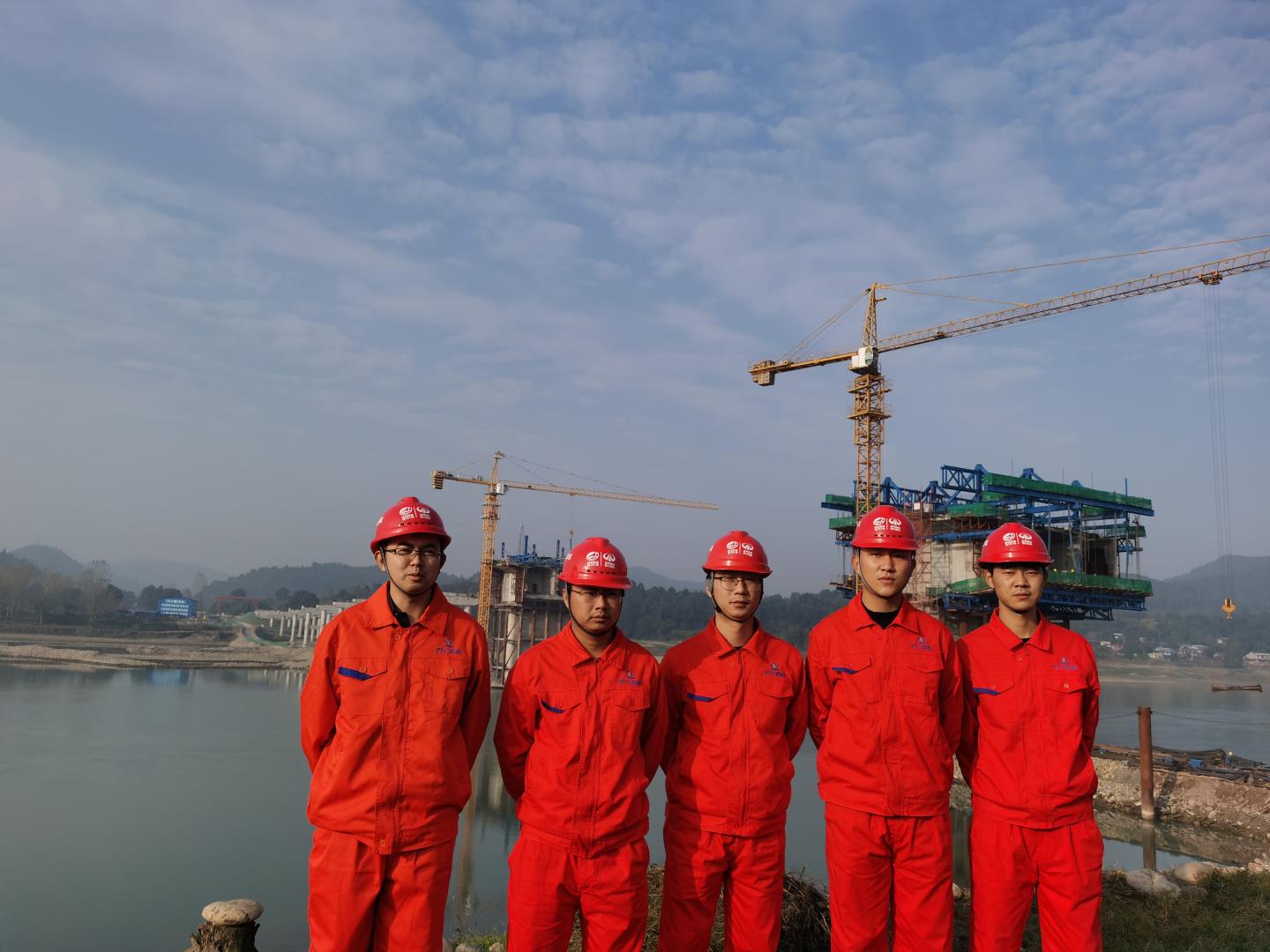 6老團隊成員調(diào)研合影.jpg